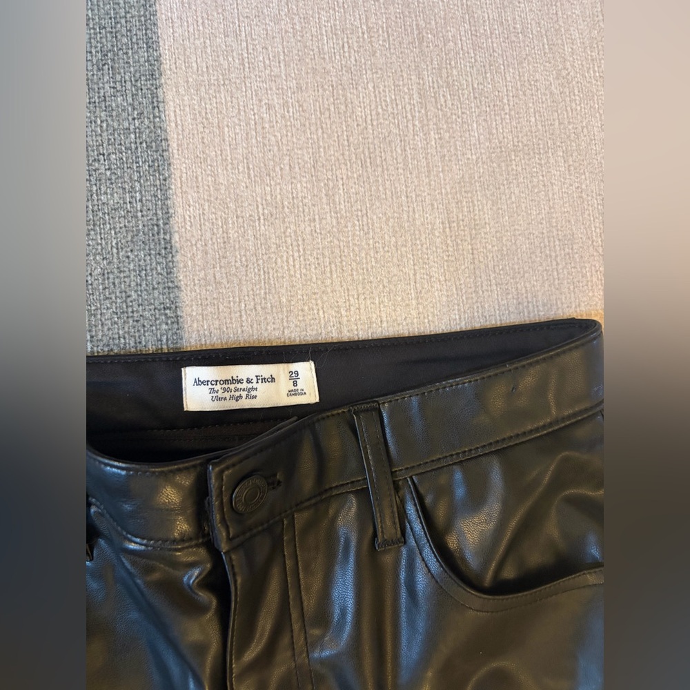 Abercrombie The '90s Straight Ultra High Rise Leather Pants in Curve Love